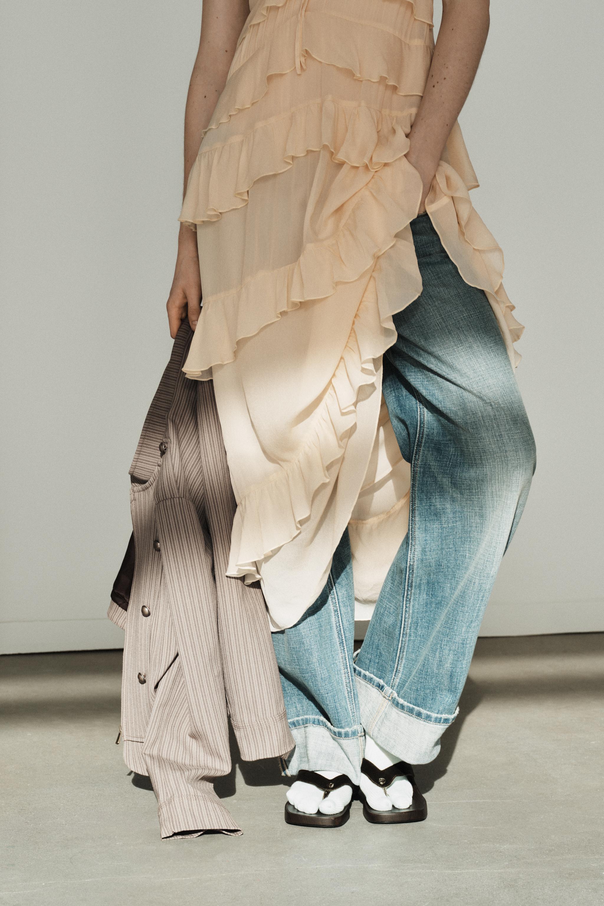 ROBE MI-LONGUE À VOLANTS
